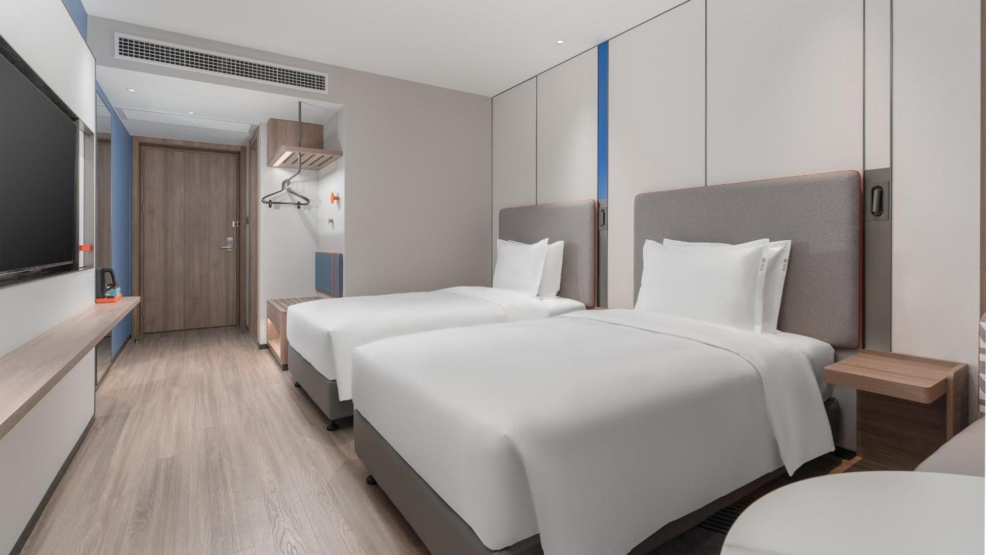 Holiday Inn Express Qingdao Shibei By Ihg מראה חיצוני תמונה