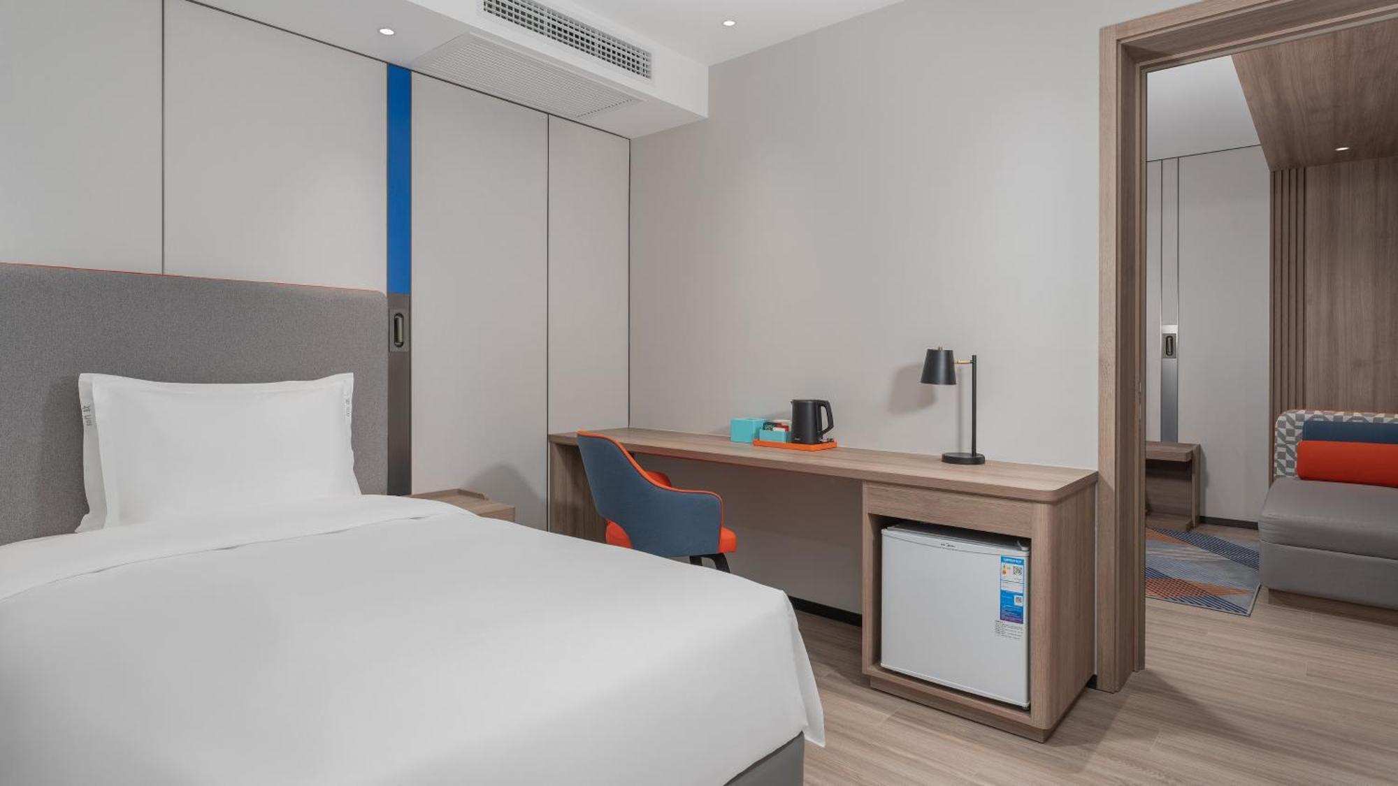 Holiday Inn Express Qingdao Shibei By Ihg מראה חיצוני תמונה
