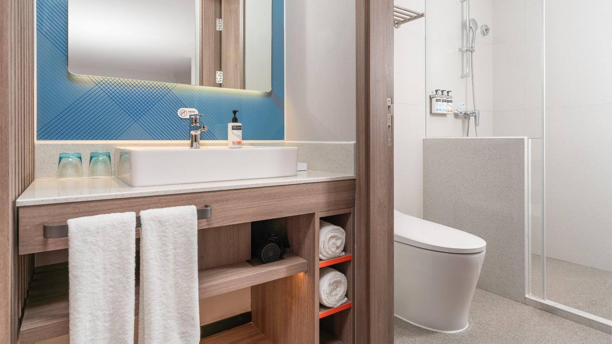 Holiday Inn Express Qingdao Shibei By Ihg מראה חיצוני תמונה